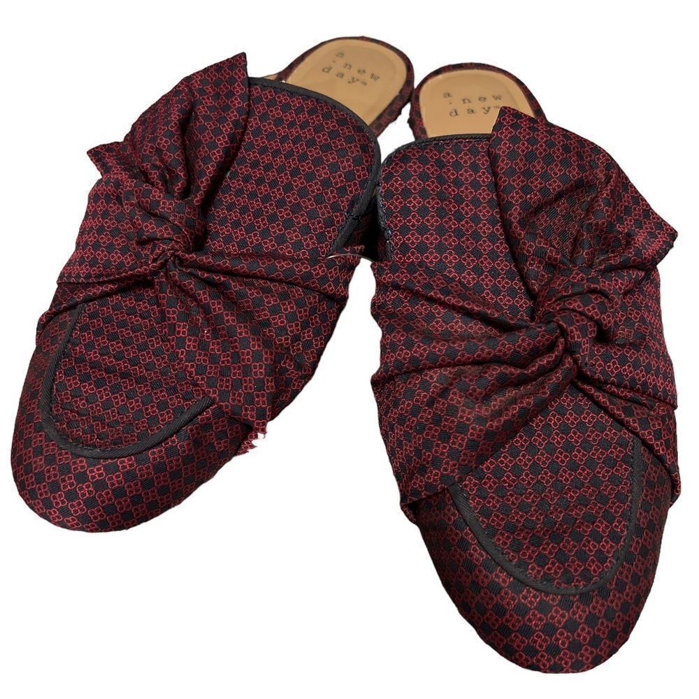 A new Day geometric print bow flats size 8.5